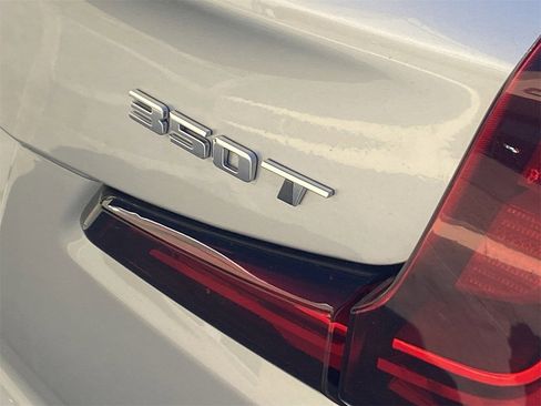 Used 2021 Cadillac XT4 Luxury w/ Cold Weather Package image 6