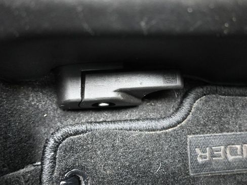 Used 2015 Mitsubishi Outlander SE image 29