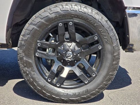 Used 2019 Toyota Tundra Limited w/ Limited Premium Package AWD/4WD image 9