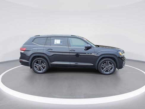 Used 2022 Volkswagen Atlas SEL R-Line image 2