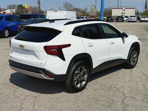 Used 2024 Chevrolet Trax LT w/ Driver Confidence Package image 7