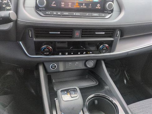 Used 2023 Nissan Rogue SV image 15