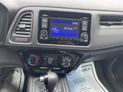 Used 2018 Honda HR-V LX image 19