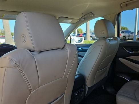Used 2018 Buick Enclave Essence image 12
