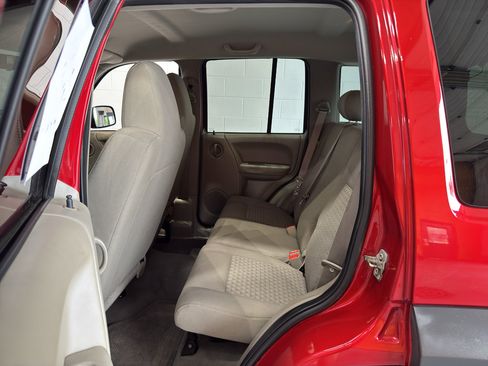 Used 2007 Jeep Liberty Sport AWD/4WD image 10