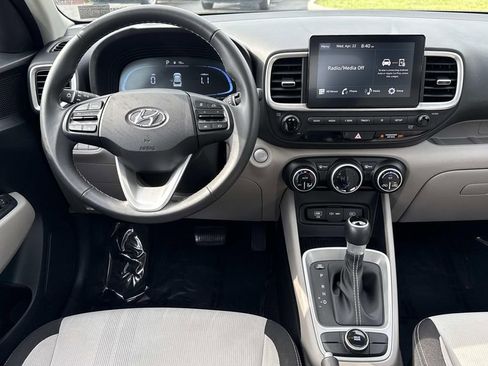 Used 2025 Hyundai Venue SEL FWD image 2