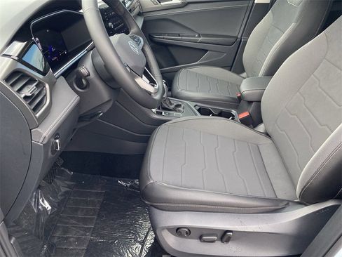 New 2026 Volkswagen Taos SE image 15