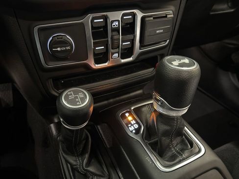 Used 2025 Jeep Wrangler Unlimited Sahara AWD/4WD image 9