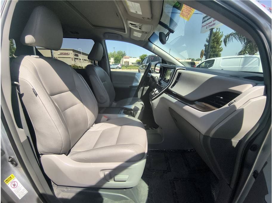 Used 2015 Toyota Sienna XLE FWD image 15