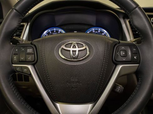 Used 2016 Toyota Highlander XLE image 21