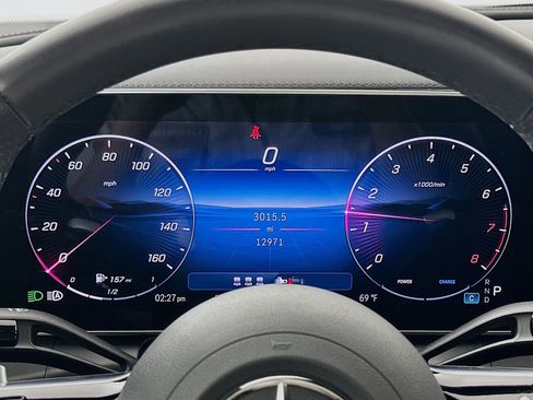 Used 2025 Mercedes-Benz GLC 300 4MATIC image 13