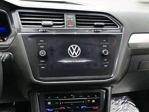 Used 2022 Volkswagen Tiguan SE image 11