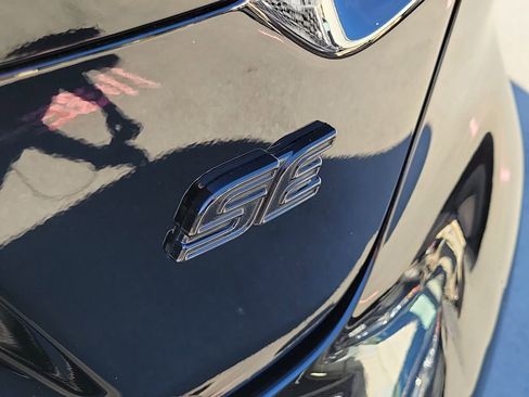 Used 2025 Toyota Corolla SE image 8