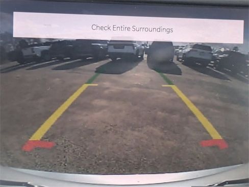 Used 2022 Chrysler Voyager LX image 25