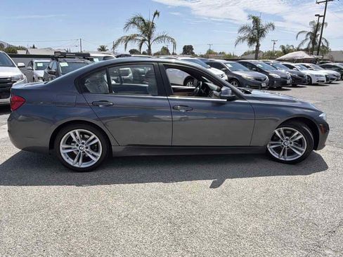 Used 2018 BMW 320i Sedan RWD image 4