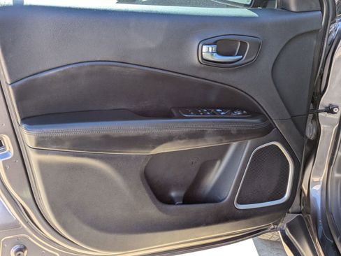 Used 2019 Jeep Compass Altitude image 11