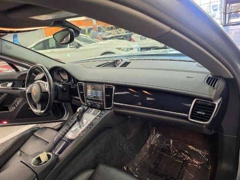 Used 2016 Porsche Panamera image 16