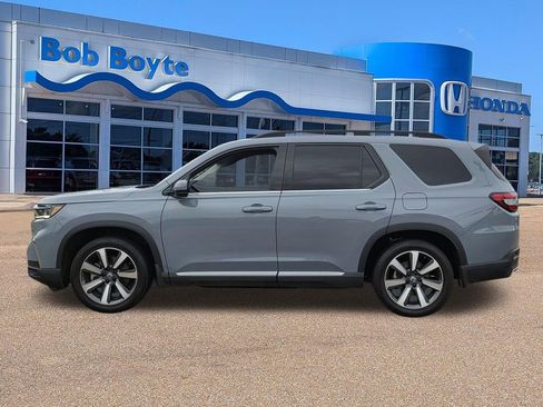 Used 2025 Honda Pilot Touring image 8