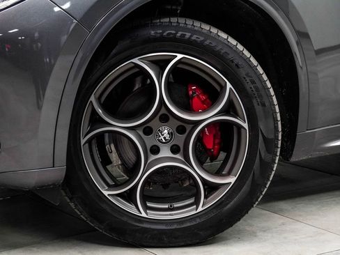 Used 2023 Alfa Romeo Stelvio Ti image 3