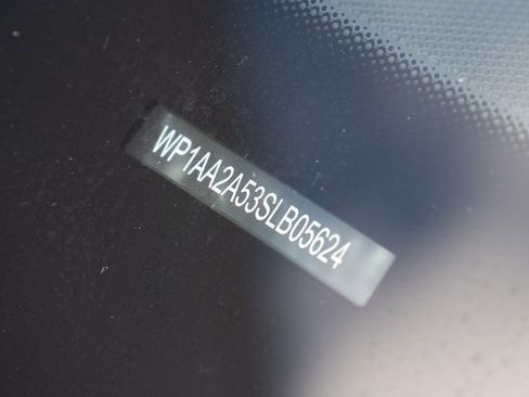 Certified 2025 Porsche Macan image 30