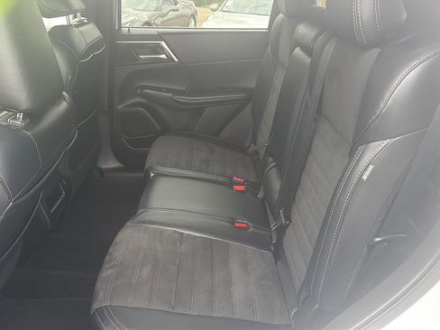 Used 2024 Mitsubishi Outlander SE FWD image 30