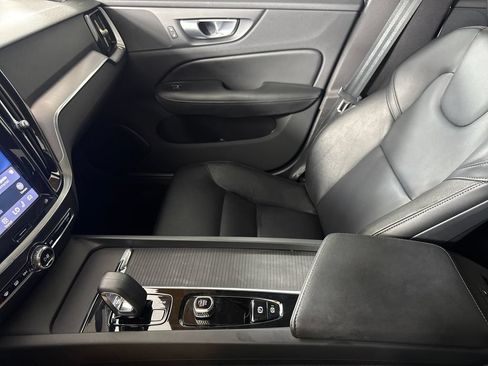 Used 2025 Volvo S60 B5 Core FWD image 18