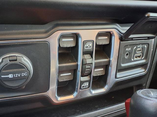 Used 2022 Jeep Wrangler Unlimited Sahara AWD/4WD image 16