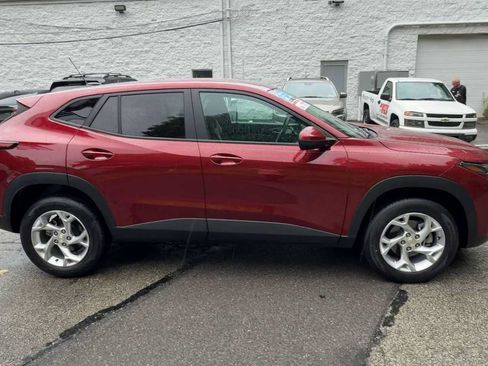 Certified 2024 Chevrolet Trax LS w/ LS Convenience Package FWD image 12