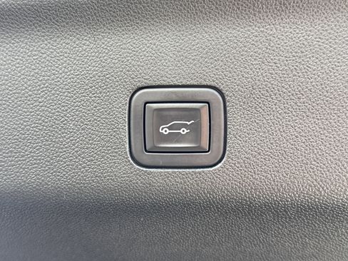 Used 2024 Chevrolet Suburban High Country image 15