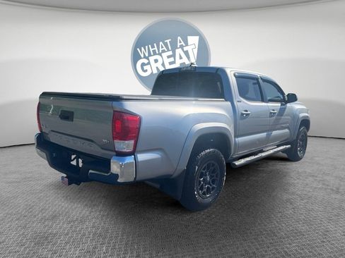 Used 2017 Toyota Tacoma SR5 w/ Tow Package AWD/4WD image 3