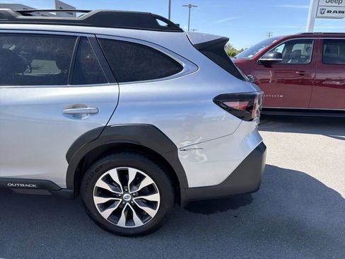 Used 2025 Subaru Outback Limited AWD/4WD image 10