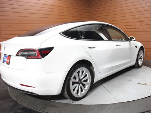 Used 2022 Tesla Model 3 Standard Range image 18