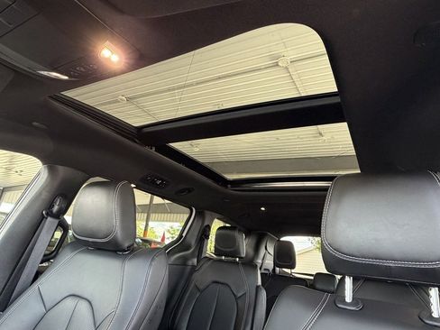Used 2025 Chrysler Pacifica Select FWD image 22