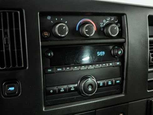 Used 2018 Chevrolet Express 3500 LT w/ LT Preferred Equipment Group image 18