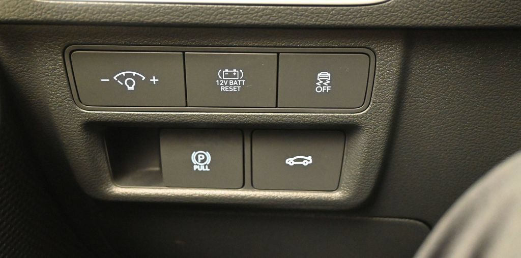 Used 2025 Hyundai Sonata SEL FWD image 16
