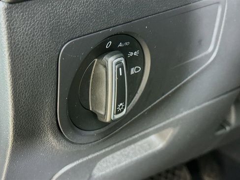 Used 2021 Volkswagen Tiguan SE R-Line image 12