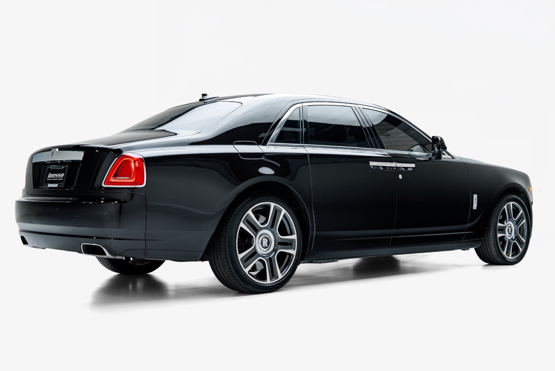 Used 2016 Rolls-Royce Ghost RWD image 2