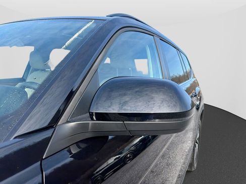 Used 2025 Volkswagen Atlas SE image 11