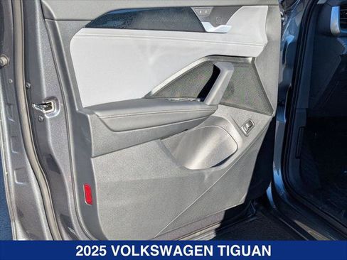 New 2025 Volkswagen Tiguan SE AWD/4WD image 10