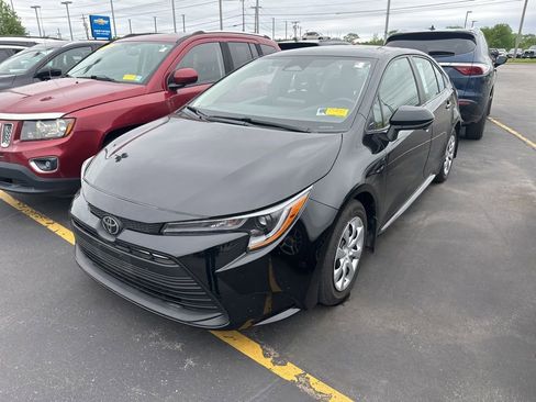 Used 2023 Toyota Corolla LE FWD image 5