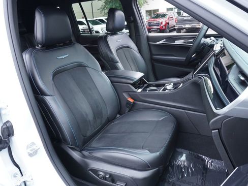 Used 2022 Jeep Grand Cherokee Trailhawk image 12