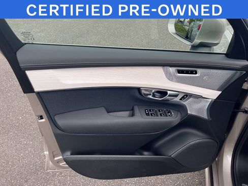 Certified 2025 Volvo XC90 T8 Ultra AWD/4WD image 11