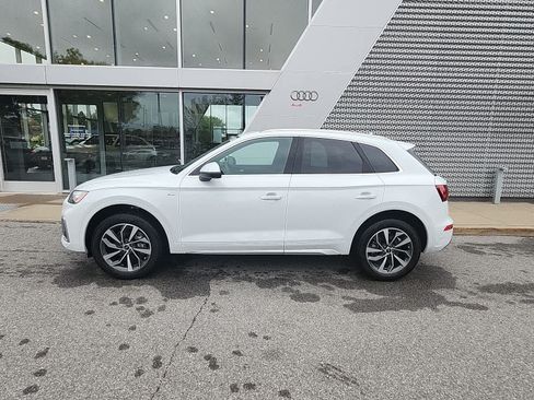 Used 2024 Audi Q5 2.0T Premium Plus w/ Premium Plus Package AWD/4WD image 3