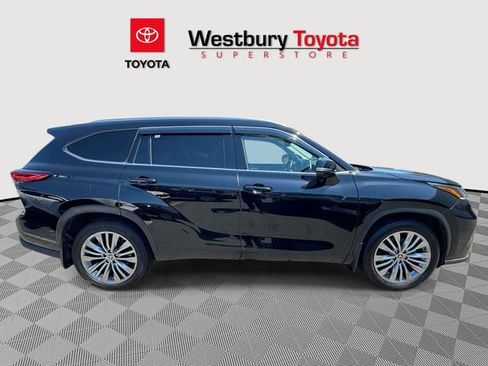 Used 2023 Toyota Highlander Platinum AWD/4WD image 11