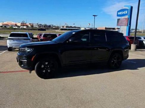 Used 2025 Jeep Grand Cherokee L Limited w/ Black Appearance Package image 4
