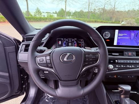 Certified 2024 Lexus ES 350 w/ Premium Package image 18