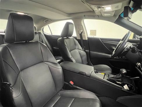 Used 2025 Lexus ES 350 w/ Premium Package image 11