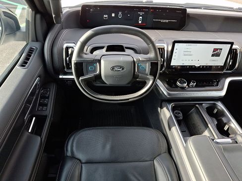 Used 2025 Ford Expedition Max Platinum w/ Stealth Appearance Package image 13