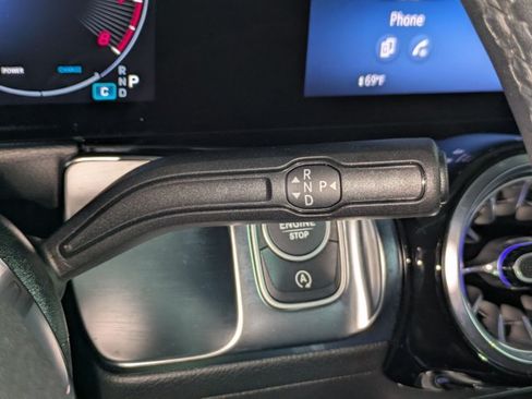 Used 2025 Mercedes-Benz GLB 250 image 15