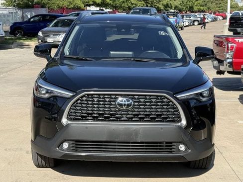 Used 2022 Toyota Corolla Cross XLE w/ Convenience Package AWD/4WD image 8